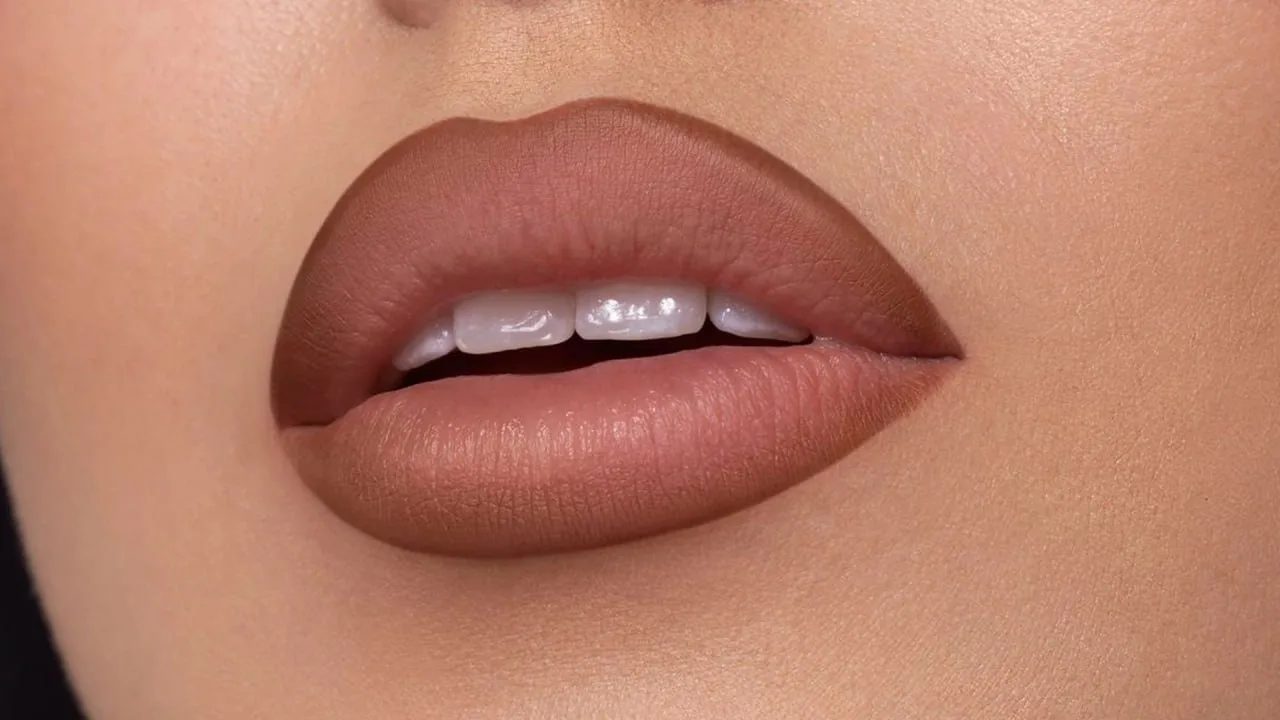 Cosmetic Lip Liner Dubai